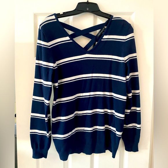love & Ellie Sweaters - Love and Ellie Large Navy and white striped v neck sweater with pretty back